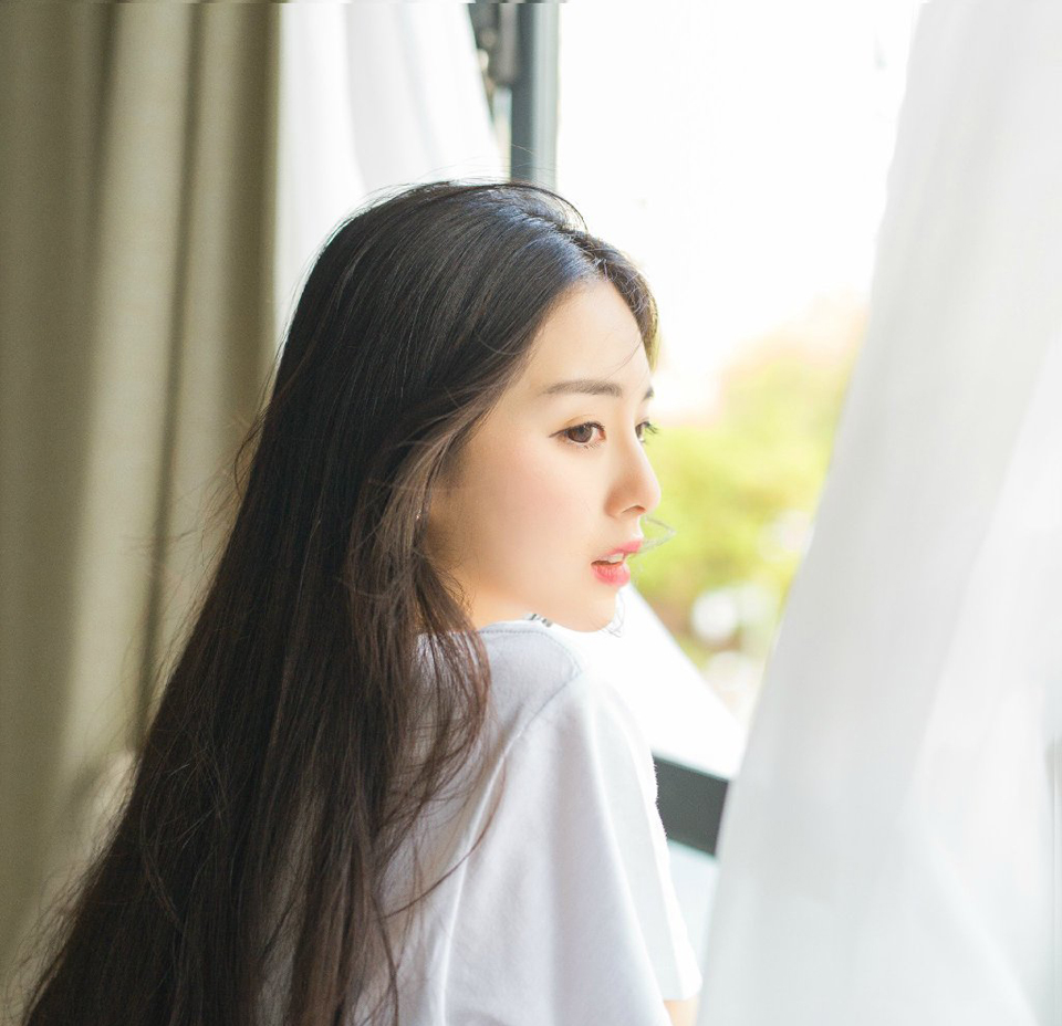 友谊和花香一样，还是淡一点的比较好，越淡的香气越使人依恋，也越能持久。